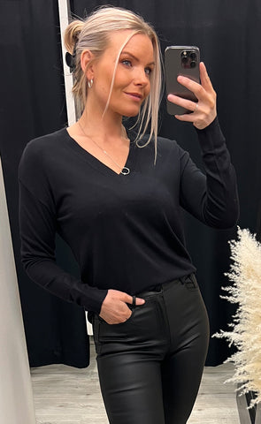 Pimba vneck pullover - black