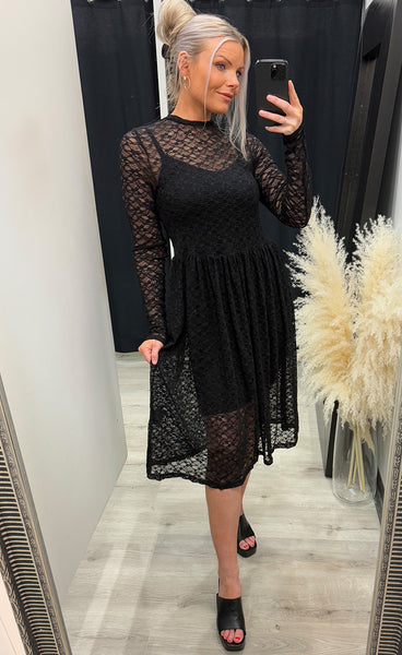 Lacey dress - black