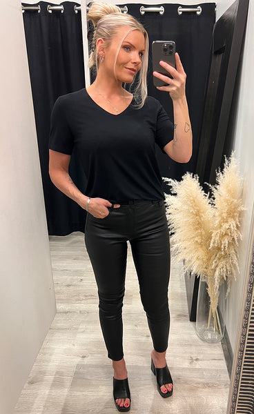 Samantha v-neck tee - black