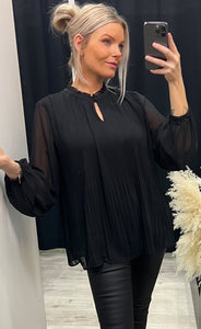 Pleats blouse PLUS - black